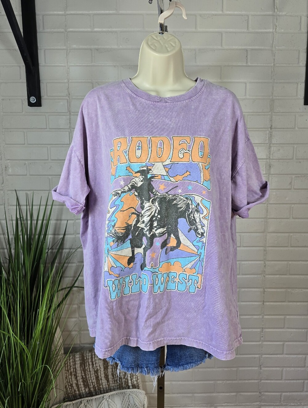 Vintage-Inspired Lavender Rodeo Graphic Tee - Short Sleeve - Picture 3 of 8